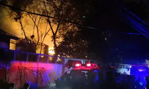 Sri Lanka : श्रीलंका में छिड़ा गृहयुद्ध, प्रदर्शनकारियों ने पीएम के निजी आवास में लगाई आग, जानें- संकट का पूरा घटनाक्रम Sri Lanka : श्रीलंका में छिड़ा गृहयुद्ध, प्रदर्शनकारियों ने पीएम के निजी आवास में लगाई आग, जानें- संकट का पूरा घटनाक्रम