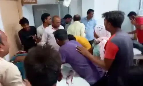 संभल में भीषण सड़क हादसे में 4 लोगों की मौत, 2 घायल, सीएम योगी ने जताया शोक संभल में भीषण सड़क हादसे में 4 लोगों की मौत, 2 घायल, सीएम योगी ने जताया शोक