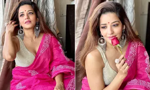 भोजपुरी एक्ट्रेस Monalisa ने साड़ी और रिवीलिंग ब्लाउज पहनकर दिखाया बेहद सेक्सी और हॉट अवतार, Photos हुई Viral भोजपुरी एक्ट्रेस Monalisa ने साड़ी और रिवीलिंग ब्लाउज पहनकर दिखाया बेहद सेक्सी और हॉट अवतार, Photos हुई Viral