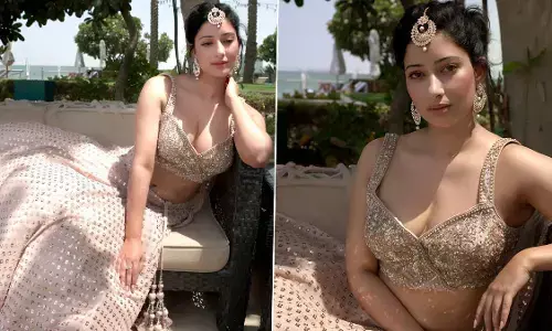 Niharica Raizada Sexy Video Photo: एक्ट्रेस Niharica Raizada ने गोल्डन लहंगा पहनकर कराया हॉट फोटोशूट, ग्लैमर से भरी Sexy Photos हुई Viral Niharica Raizada Sexy Video Photo: एक्ट्रेस Niharica Raizada ने गोल्डन लहंगा पहनकर कराया हॉट फोटोशूट, ग्लैमर से भरी Sexy Photos हुई Viral