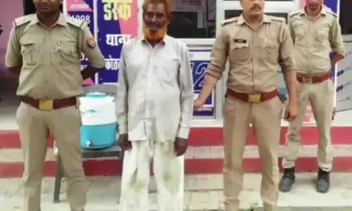 рдЪрд╛рд░ рд╕рд╛рд▓ рдкрд╣рд▓реЗ рдзрдорд╛рдХреЗ рдореЗрдВ рдЖрд░реЛрдкреА рдХреЗ рд░рд┐рд╢реНрддреЗрджрд╛рд░ рдХреА рд╣реБрдИ рдереА рдореМрдд, рдзрдорд╛рдХреЛрдВ рдХреЗ рдорд╛рдорд▓реЗ рдореЗрдВ рдмрд╛рдк рдЧрд┐рд░рдлреНрддрд╛рд░, рдмреЗрдЯрд╛ рдирд╛рдордЬрдж рдЪрд╛рд░ рд╕рд╛рд▓ рдкрд╣рд▓реЗ рдзрдорд╛рдХреЗ рдореЗрдВ рдЖрд░реЛрдкреА рдХреЗ рд░рд┐рд╢реНрддреЗрджрд╛рд░ рдХреА рд╣реБрдИ рдереА рдореМрдд, рдзрдорд╛рдХреЛрдВ рдХреЗ рдорд╛рдорд▓реЗ рдореЗрдВ рдмрд╛рдк рдЧрд┐рд░рдлреНрддрд╛рд░, рдмреЗрдЯрд╛ рдирд╛рдордЬрдж