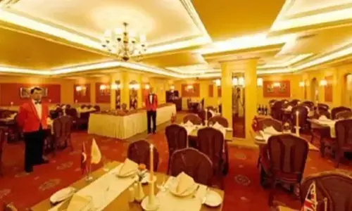 होटल के कमरे में इस हालत में मिले पिता पुत्र, देखकर पुलिस ने भी शर्म से बंद कर ली अपनी आंखें