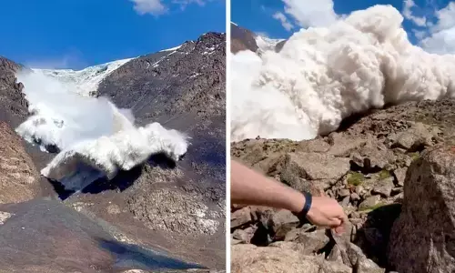 कैमरे में कैद हिमस्खलन का ऐसा भयावह रूप! LIVE वीडियो देखकर रूह कांप जाएंगी! खुशकिस्मती से बचा फोटोग्राफर! कैमरे में कैद हिमस्खलन का ऐसा भयावह रूप! LIVE वीडियो देखकर रूह कांप जाएंगी! खुशकिस्मती से बचा फोटोग्राफर!