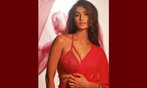 Palak Tiwari Sexy Video Photos: पलक तिवारी ने रेड हॉट साड़ी में ढाया कहर, दीवाने हुए यूजर्स बोले-खूबसूरत रेड रोज Palak Tiwari Sexy Video Photos: पलक तिवारी ने रेड हॉट साड़ी में ढाया कहर, दीवाने हुए यूजर्स बोले-खूबसूरत रेड रोज