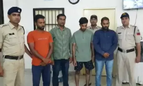Madhya Pradesh: चोरी के शक में किराएदार को बंधक बना पीटा, प्राइवेट पार्ट में डाला पेट्रोल Madhya Pradesh: चोरी के शक में किराएदार को बंधक बना पीटा, प्राइवेट पार्ट में डाला पेट्रोल
