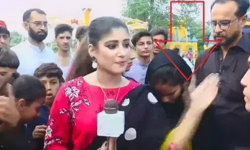 Pakistan: वायरल हुआ लेडी चांद नवाब का वीडियो, लाइव रिपोर्टिंग के दौरान किया ऐसा कारनामा कि हैरान हो गए लोग