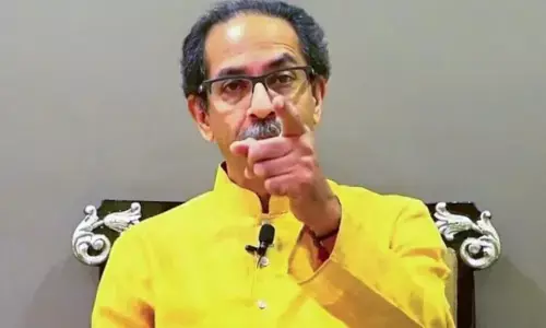 Maharashtra Politics:विधायकों के बाद सांसद भी छोड़ेंगे उद्धव का साथ ? बैठक से 7 सांसद गायब Maharashtra Politics:विधायकों के बाद सांसद भी छोड़ेंगे उद्धव का साथ ? बैठक से 7 सांसद गायब