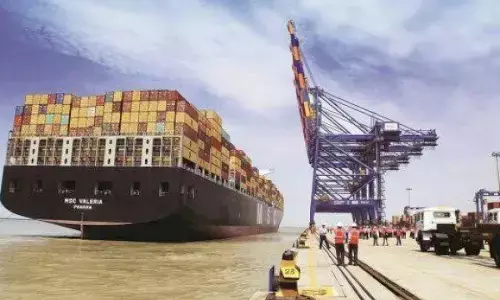 अडानी के मुंद्रा पोर्ट से 350 करोड़ की हेरोइन बरामद, UAE से आया था कंटेनर अडानी के मुंद्रा पोर्ट से 350 करोड़ की हेरोइन बरामद, UAE से आया था कंटेनर