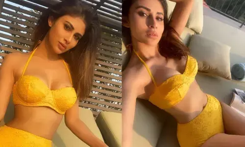 Mouni Roy Sexy Video Photos: मौनी रॉय ने रेड हॉट साड़ी में बढ़ाया टेम्परेचर, एक्ट्रेस का स्टनिंग अवतार देख घायल हुए यूजर्स Mouni Roy Sexy Video Photos: मौनी रॉय ने रेड हॉट साड़ी में बढ़ाया टेम्परेचर, एक्ट्रेस का स्टनिंग अवतार देख घायल हुए यूजर्स