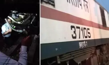 Barauni-New Delhi Clone Special: बरौनी-नई दिल्ली क्लोन स्पेशल के दो कोच के बीच की खुली कपलिंग, ट्रेन जब दो हिस्सों में बंटी तब हुआ ये हाल Barauni-New Delhi Clone Special: बरौनी-नई दिल्ली क्लोन स्पेशल के दो कोच के बीच की खुली कपलिंग, ट्रेन जब दो हिस्सों में बंटी तब हुआ ये हाल