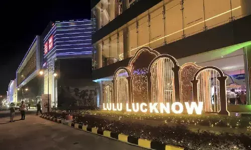 UP News: लखनऊ के LuLu मॉल में नहीं थम रहा नमाज पर बवाल, सुंदरकांड करने पहुंचे 4 लोग गिरफ्तार UP News: लखनऊ के LuLu मॉल में नहीं थम रहा नमाज पर बवाल, सुंदरकांड करने पहुंचे 4 लोग गिरफ्तार