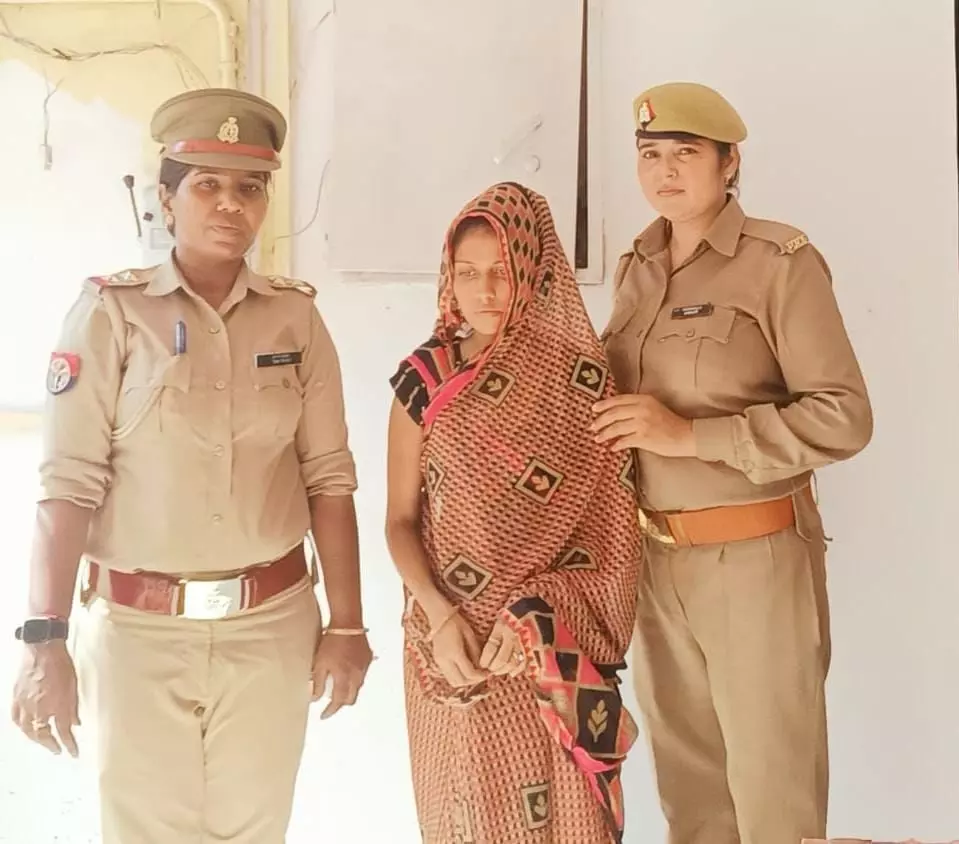 रूपये लेकर शादी करने और चुपके से माल बटोरकर रफूचक्कर होने वाली दूल्हन को पुलिस ने किया गिरफ्तार रूपये लेकर शादी करने और चुपके से माल बटोरकर रफूचक्कर होने वाली दूल्हन को पुलिस ने किया गिरफ्तार