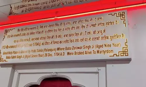 सरहिंद की ज़मीन पर मुगलों का अत्याचार, साहिबजादों का बलिदान और दीवान टोडरमल के समर्पण की कथा सरहिंद की ज़मीन पर मुगलों का अत्याचार, साहिबजादों का बलिदान और दीवान टोडरमल के समर्पण की कथा