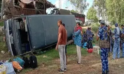 मुख्यमंत्री सिक्योरिटी में लगाए गए पुलिसवालों की बस हादसे का शिकार, एक दर्जन से अधिक जवान जख्मी मुख्यमंत्री सिक्योरिटी में लगाए गए पुलिसवालों की बस हादसे का शिकार, एक दर्जन से अधिक जवान जख्मी