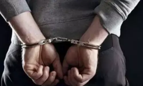 बस्ती: फर्जीवाड़ा कर 12 साल तक नौकरी करने वाला इनामी शिक्षक गिरफ्तार बस्ती: फर्जीवाड़ा कर 12 साल तक नौकरी करने वाला इनामी शिक्षक गिरफ्तार