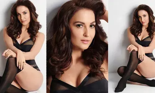Elli AvrRam Sexy Video Photos: एली अवराम ने अपने सिजलिंग अवतार से बढ़ाया टेम्परेचर, यूजर्स बोले-कोई तो रोक लो Elli AvrRam Sexy Video Photos: एली अवराम ने अपने सिजलिंग अवतार से बढ़ाया टेम्परेचर, यूजर्स बोले-कोई तो रोक लो