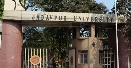 जादवपुर यूनिवर्सिटी के सह कुलपति प्रोफेसर सामंतक दास की रहस्यमय परिस्थिति में मौत, फंदे पर लटका मिला शव जादवपुर यूनिवर्सिटी के सह कुलपति प्रोफेसर सामंतक दास की रहस्यमय परिस्थिति में मौत, फंदे पर लटका मिला शव