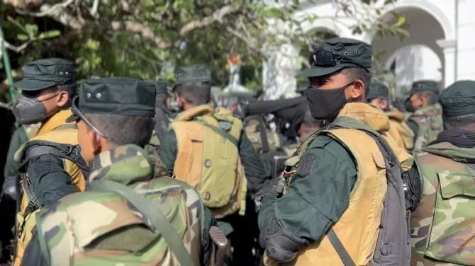 श्रीलंका में प्रदर्शनकारियों पर सेना की जवाबी कार्रवाई शुरू