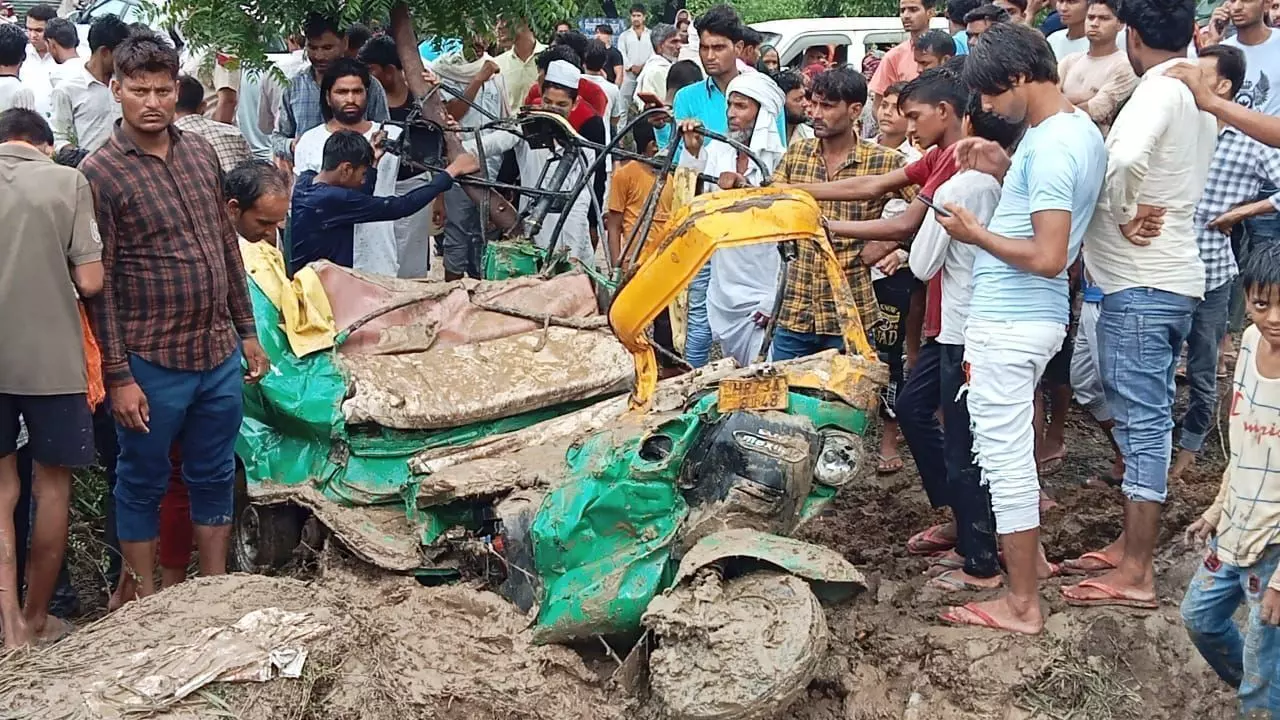 मेवात में 7 लोगों की हुई दर्दनाक मौत, 4 की हालत गंभीर है मेवात में 7 लोगों की हुई दर्दनाक मौत, 4 की हालत गंभीर है