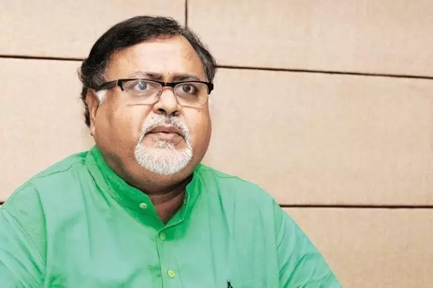 Minister Partha Chatterjee arrested: ममता सरकार के नंबर दो मंत्री पार्थ चटर्जी गिरफ्तार, दीदी ने साधी चुप्पी, मंत्री पद जाना तय
