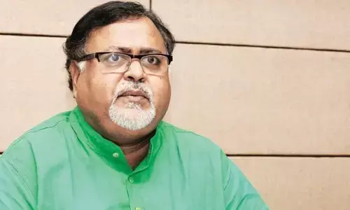 Minister Partha Chatterjee arrested: ममता सरकार के नंबर दो मंत्री पार्थ चटर्जी गिरफ्तार, दीदी ने साधी चुप्पी, मंत्री पद जाना तय