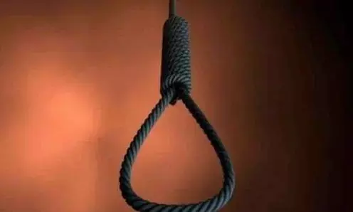 पत्नी, बेटा-बेटी को मारा, फिर फंदे पर झूल गया, खत्म कर दिया पूरा परिवार पत्नी, बेटा-बेटी को मारा, फिर फंदे पर झूल गया, खत्म कर दिया पूरा परिवार