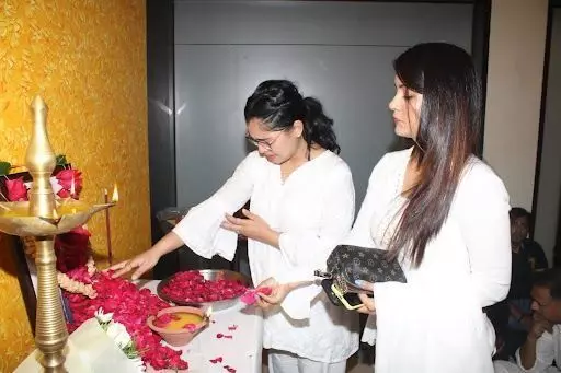 Shubhangi Atre Breaks Down: Deepesh Bhan के प्रेयर मीट में अपने आंसू रोक नहीं सकी शुभांगी आत्रे, वीडियो देख आपकी भी आंख हो जाएगी नम