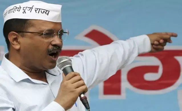 दिल्लीः हिरण पर क्यों लादें घांस?