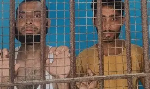 पश्चिमी यूपी में माहौल बिगाड़ने की बड़ी कोशिश नाकाम, तीन मजारो में लगाई आग पश्चिमी यूपी में माहौल बिगाड़ने की बड़ी कोशिश नाकाम, तीन मजारो में लगाई आग