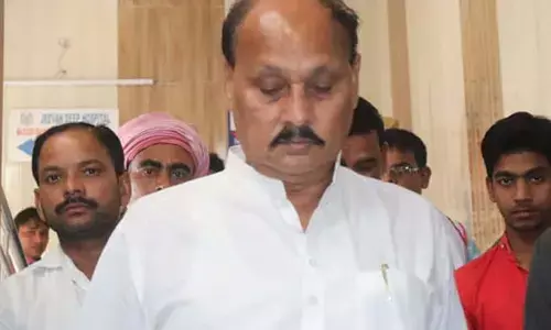 जमानत के लिए कोर्ट पहुंचे सपा विधायक रमाकांत यादव को जज ने भेजा जेल जमानत के लिए कोर्ट पहुंचे सपा विधायक रमाकांत यादव को जज ने भेजा जेल
