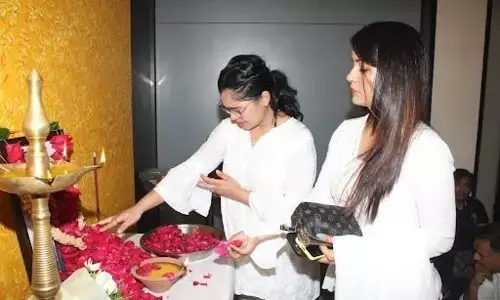 Shubhangi Atre Breaks Down: Deepesh Bhan के प्रेयर मीट में अपने आंसू रोक नहीं सकी शुभांगी आत्रे, वीडियो देख आपकी भी आंख हो जाएगी नम