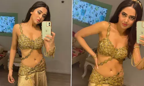 Tejasswi Prakash Sexy Photo video: गोल्डन आउटफिट में दिखा तेजस्वी प्राकाश का सिजलिंग अवतार, यूजर्स हार बैठे अपना दिल