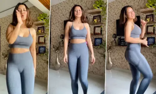 Roshmi Banik  Sexy Photo video: Roshmi Banik ने सेक्सी स्पोर्ट्स ब्रा पहनकर किया क्रेजी डांस, Video हुआ Viral