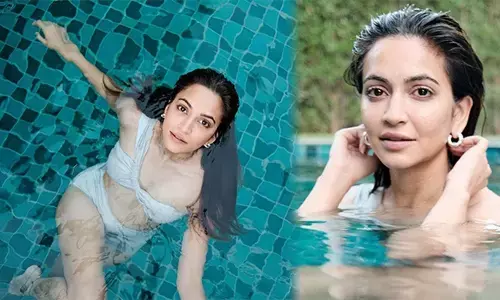 Kriti Kharbanda Sexy Video Photos: हॉट स्विमसूट पहन स्विमिंग पूल में उतरीं कृति खरबंदा, जल-परी को देख यूजर्स के छूटे पसीने! Kriti Kharbanda Sexy Video Photos: हॉट स्विमसूट पहन स्विमिंग पूल में उतरीं कृति खरबंदा, जल-परी को देख यूजर्स के छूटे पसीने!