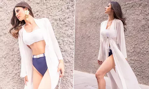 Mouni Roy Sexy Video Photos: मौनी रॉय ने सेक्सी ड्रेस में लगाया हॉटनेस का तड़का, एक्ट्रेस का ग्लैमरस अवतार देख यूजर्स हुए लट्टू! Mouni Roy Sexy Video Photos: मौनी रॉय ने सेक्सी ड्रेस में लगाया हॉटनेस का तड़का, एक्ट्रेस का ग्लैमरस अवतार देख यूजर्स हुए लट्टू!