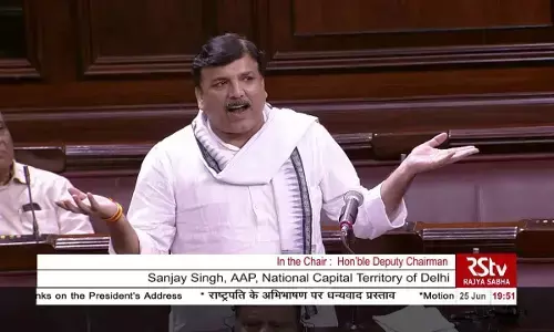 AAP सांसद संजय सिंह राज्यसभा से सस्पेंड, सासंद संजय सिंह पर चेयर पर पेपर फेंकने का आरोप।