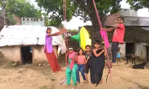 यादों में सिमट कर रह गए सावन के माह में पड़ने वाले झूले यादों में सिमट कर रह गए सावन के माह में पड़ने वाले झूले