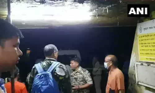 पश्चिम बंगाल के कूचबिहार में बड़ा हादसा: गाड़ी में करंट लगने से 10 लोगों की मौत, कई लोग गंभीर रूप से घायल पश्चिम बंगाल के कूचबिहार में बड़ा हादसा: गाड़ी में करंट लगने से 10 लोगों की मौत, कई लोग गंभीर रूप से घायल