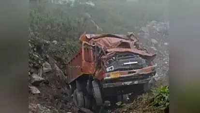 स्वांला में खाई में गिरा वाहन, भाजपा के बूथ अध्यक्ष की मौत, जबकि एक व्यक्ति घायल स्वांला में खाई में गिरा वाहन, भाजपा के बूथ अध्यक्ष की मौत, जबकि एक व्यक्ति घायल