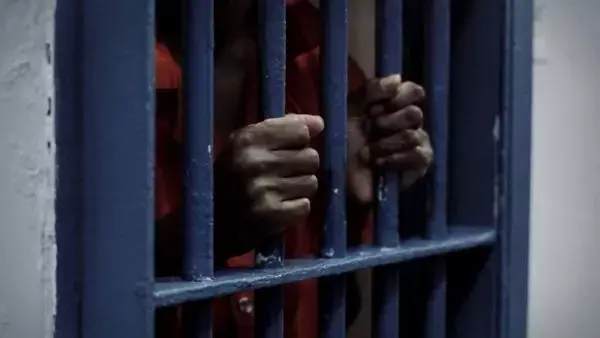 12 साल से महिला कि हत्या की जेल मे सजा काट रहा पति,अचानक प्रगट हो गई पत्नी ।