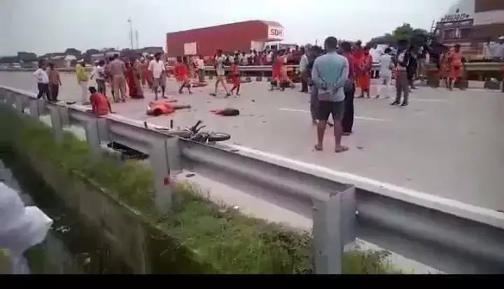 वाराणसी प्रयागराज नेशनल हाईवे पर कांवरिया लेन में आपस में टकराई कांवड़ियों की बाइक,3 कांवड़ियों की मौत दो गंभीर रूप से घायल वाराणसी प्रयागराज नेशनल हाईवे पर कांवरिया लेन में आपस में टकराई कांवड़ियों की बाइक,3 कांवड़ियों की मौत दो गंभीर रूप से घायल