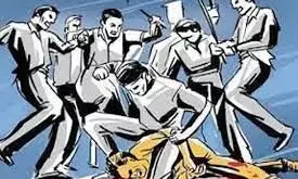 जमीनी विवाद में एक ही परिवार के दो पक्षों में लाठी डंडे के साथ हुई फायरिंग तीन लोग गंभीर घायल