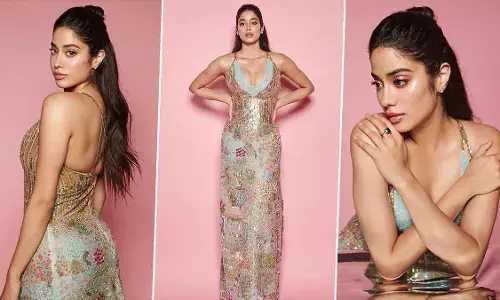 Janhvi Kapoor Sexy Video Photos: गोल्डन हॉट बॉडीकॉन ड्रेस पहन जान्हवी कपूर ने बढ़ाया पारा, यूजर्स का छूटा पसीना Janhvi Kapoor Sexy Video Photos: गोल्डन हॉट बॉडीकॉन ड्रेस पहन जान्हवी कपूर ने बढ़ाया पारा, यूजर्स का छूटा पसीना