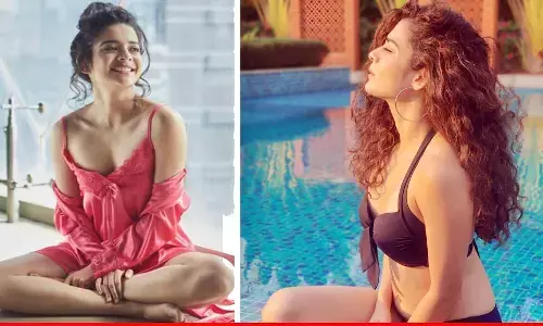 Mithila Palkar Sexy Video Photos: मिथिला पालकर ने फ्लोरल बिकिनी पहन बढ़ाया टेम्परेचर, आप भी देखिए एक्ट्रेस की स्टनिंग तस्वीरें! Mithila Palkar Sexy Video Photos: मिथिला पालकर ने फ्लोरल बिकिनी पहन बढ़ाया टेम्परेचर, आप भी देखिए एक्ट्रेस की स्टनिंग तस्वीरें!