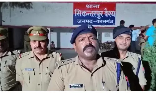 कासगंज जिले के थाना प्रभारी विवेक गुप्ता के सरकारी आवास में पत्नी की गोली लगने से संदिग्ध परिस्थितियों में मौत कासगंज जिले के थाना प्रभारी विवेक गुप्ता के सरकारी आवास में पत्नी की गोली लगने से संदिग्ध परिस्थितियों में मौत