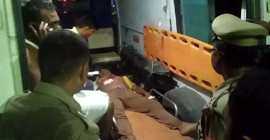 प्रतापगढ़ में बेखौफ दबंगो ने घर पर चढ़ कर युवक को मारी गोली,अस्पताल ले जाते बक्त हुई मौत। प्रतापगढ़ में बेखौफ दबंगो ने घर पर चढ़ कर युवक को मारी गोली,अस्पताल ले जाते बक्त हुई मौत।