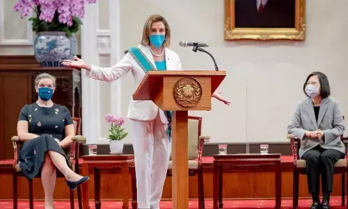 Nancy Pelosi in Taiwan: आगबबूला चीन अमेरिकी राजदूत को तलब कर दी धमकी, बोला- चुकानी होगी कीमत Nancy Pelosi in Taiwan: आगबबूला चीन अमेरिकी राजदूत को तलब कर दी धमकी, बोला- चुकानी होगी कीमत