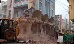 हत्या के आरोपियों के घर चला ,मामा का  बुल्डोजर हत्या के आरोपियों के घर चला ,मामा का  बुल्डोजर