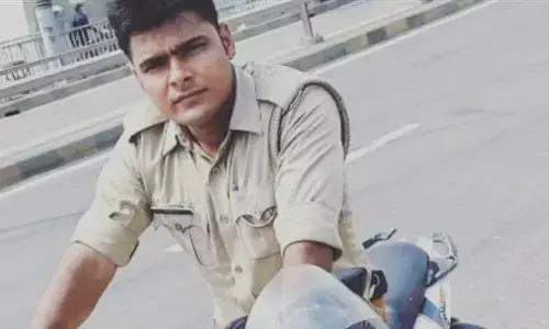 प्रयागराज : पुलिस लाइन में सिपाही ने खुद को गोली से उड़ाया, महकमे में मचा हड़कंप प्रयागराज : पुलिस लाइन में सिपाही ने खुद को गोली से उड़ाया, महकमे में मचा हड़कंप