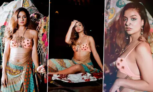 Divya Agarwal Sexy Video Photo: राजस्थानी लुक में दिव्या अग्रवाल ने ढाया कहर, एक्ट्रेस की खूबसूरती देख यूजर्स हुए मदहोश Divya Agarwal Sexy Video Photo: राजस्थानी लुक में दिव्या अग्रवाल ने ढाया कहर, एक्ट्रेस की खूबसूरती देख यूजर्स हुए मदहोश